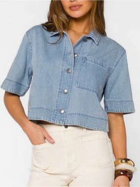 Velvet Heart Heather Cloud Shirt-Cropped Denim Button-Front Shirt